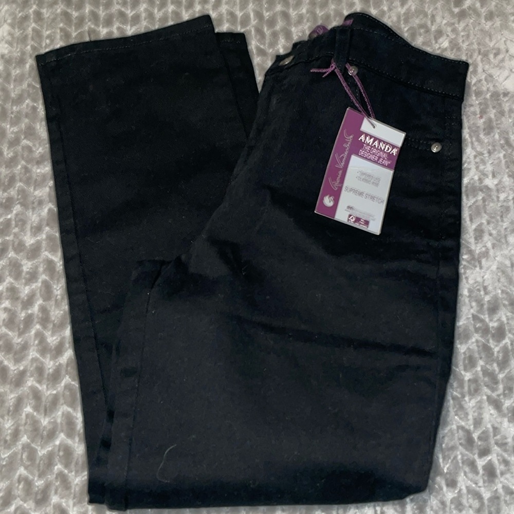 NWT Gloria Vanderbilt Supreme Stretch Tappered Leg Classic Rise. Size 6P. Amanda